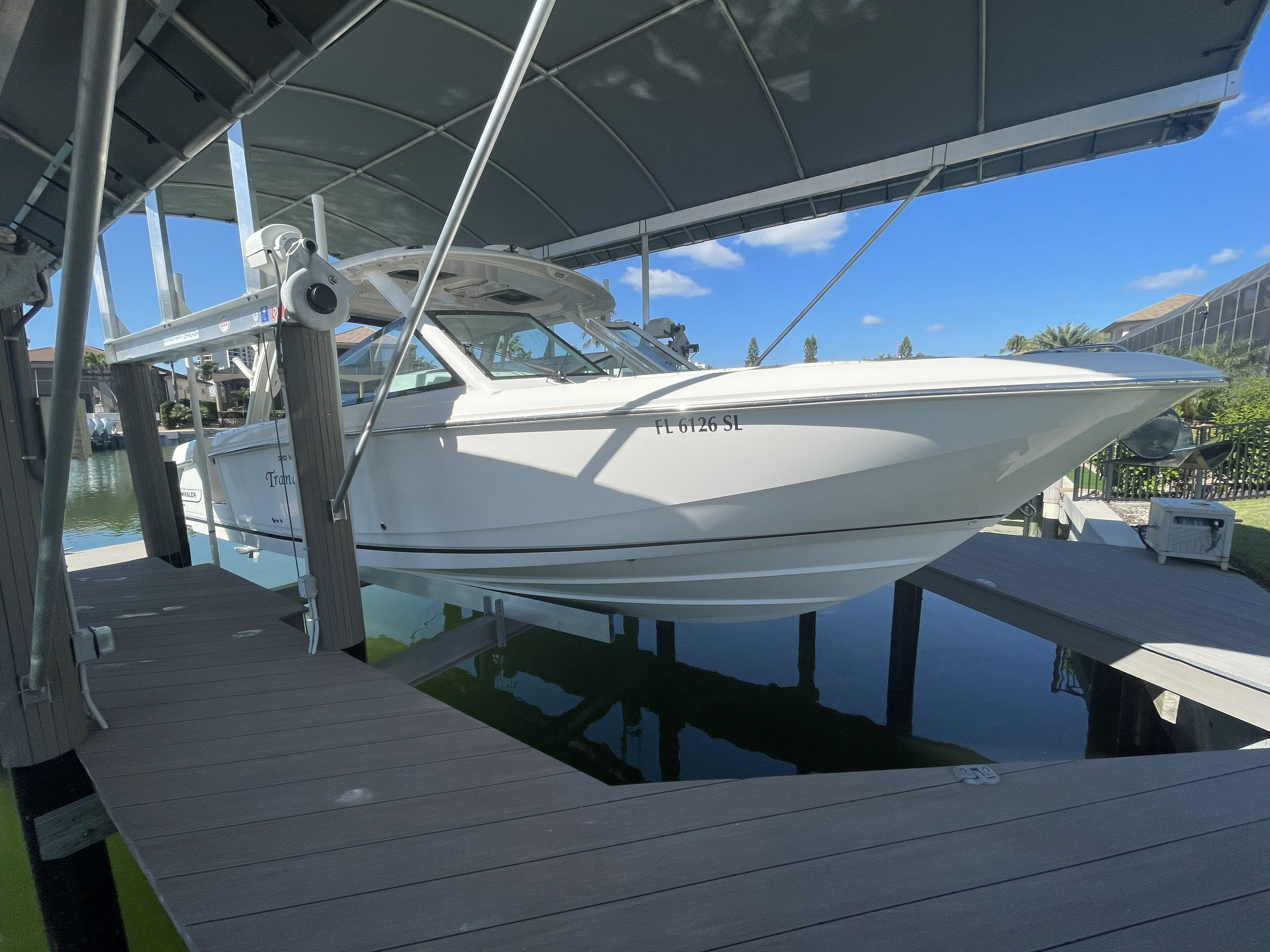 2018 Boston Whaler 320 Vantage
